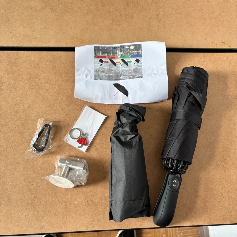 Czarny automatyczny parasol odwracany z etui