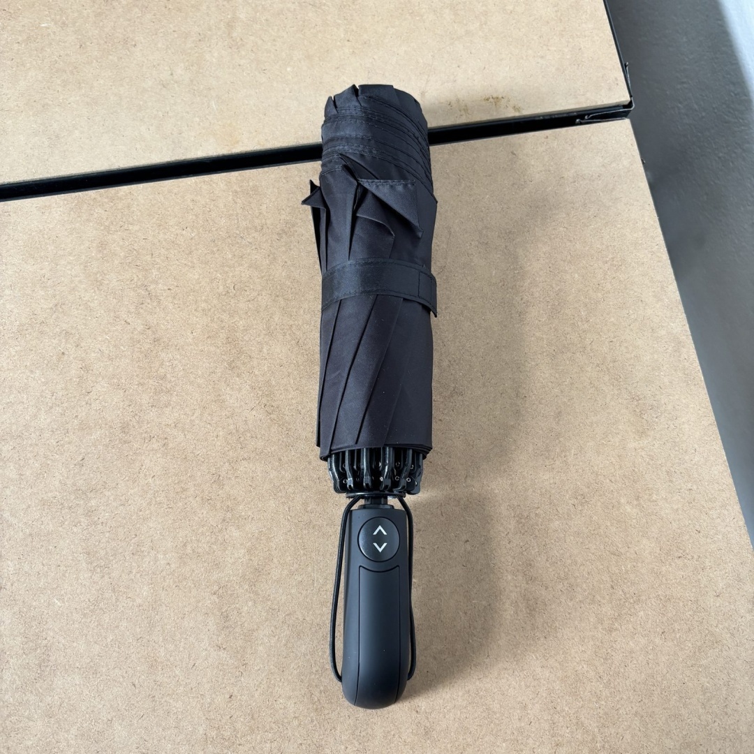 Czarny automatyczny parasol odwracany z etui - obrazek 2
