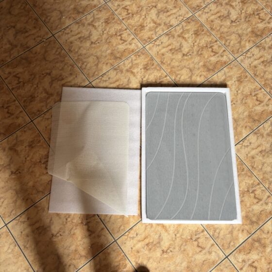 Diatomitowa kamienna mata łazienkowa 60 x 39 cm - jasnoszara
