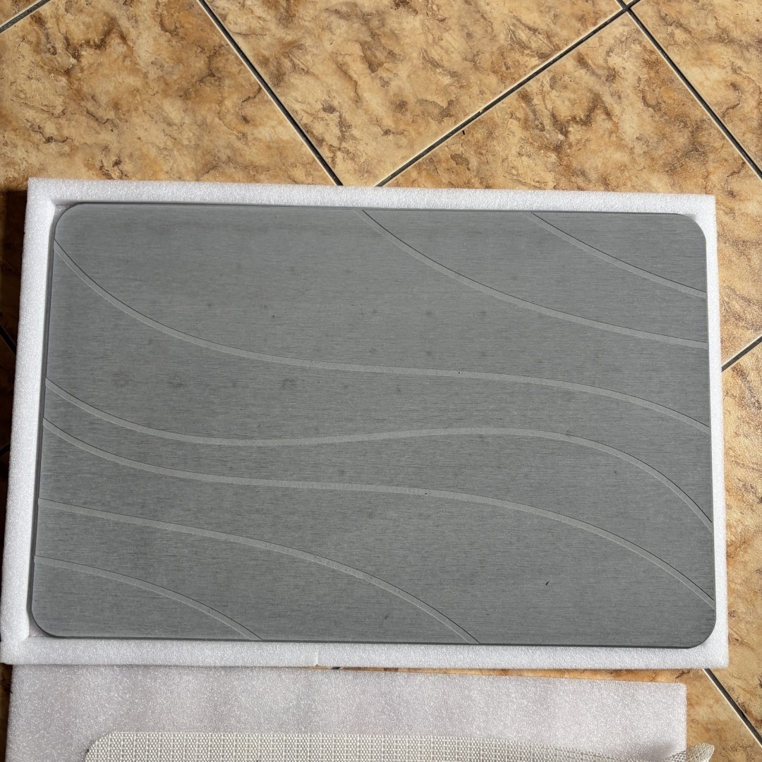 Diatomitowa kamienna mata łazienkowa 60 x 39 cm - jasnoszara - obrazek 2