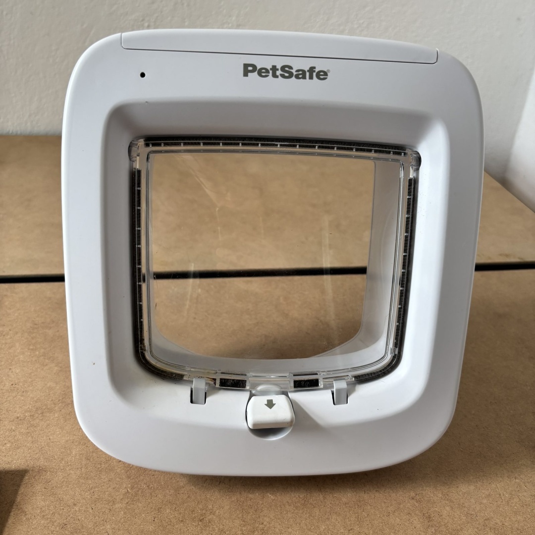 Drzwiczki PetSafe Microchip Cat Flap PPA19-16145 białe