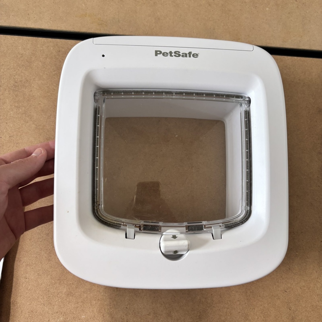 Drzwiczki PetSafe Microchip Cat Flap PPA19-16145 białe - obrazek 2