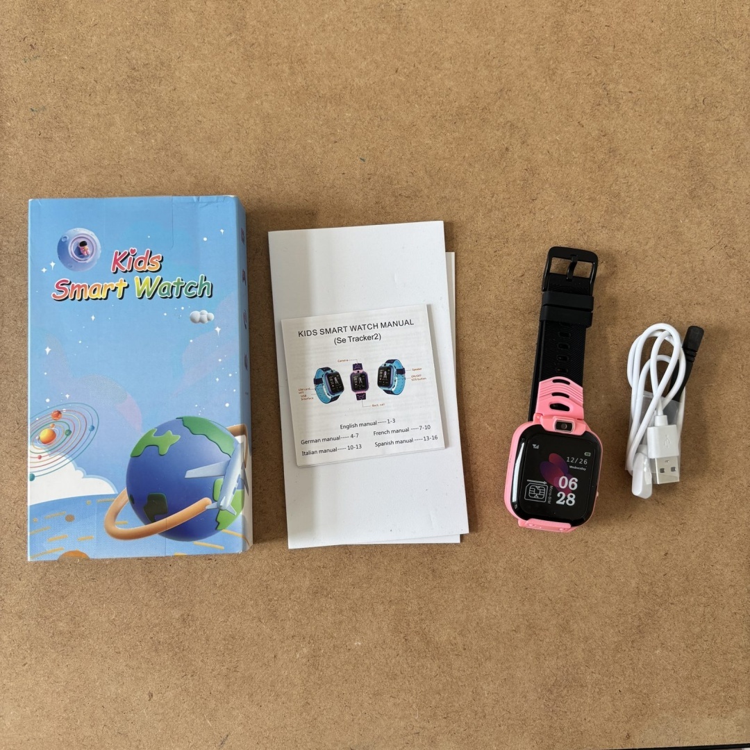 Dziecięcy smartwatch z czarno-różowym paskiem