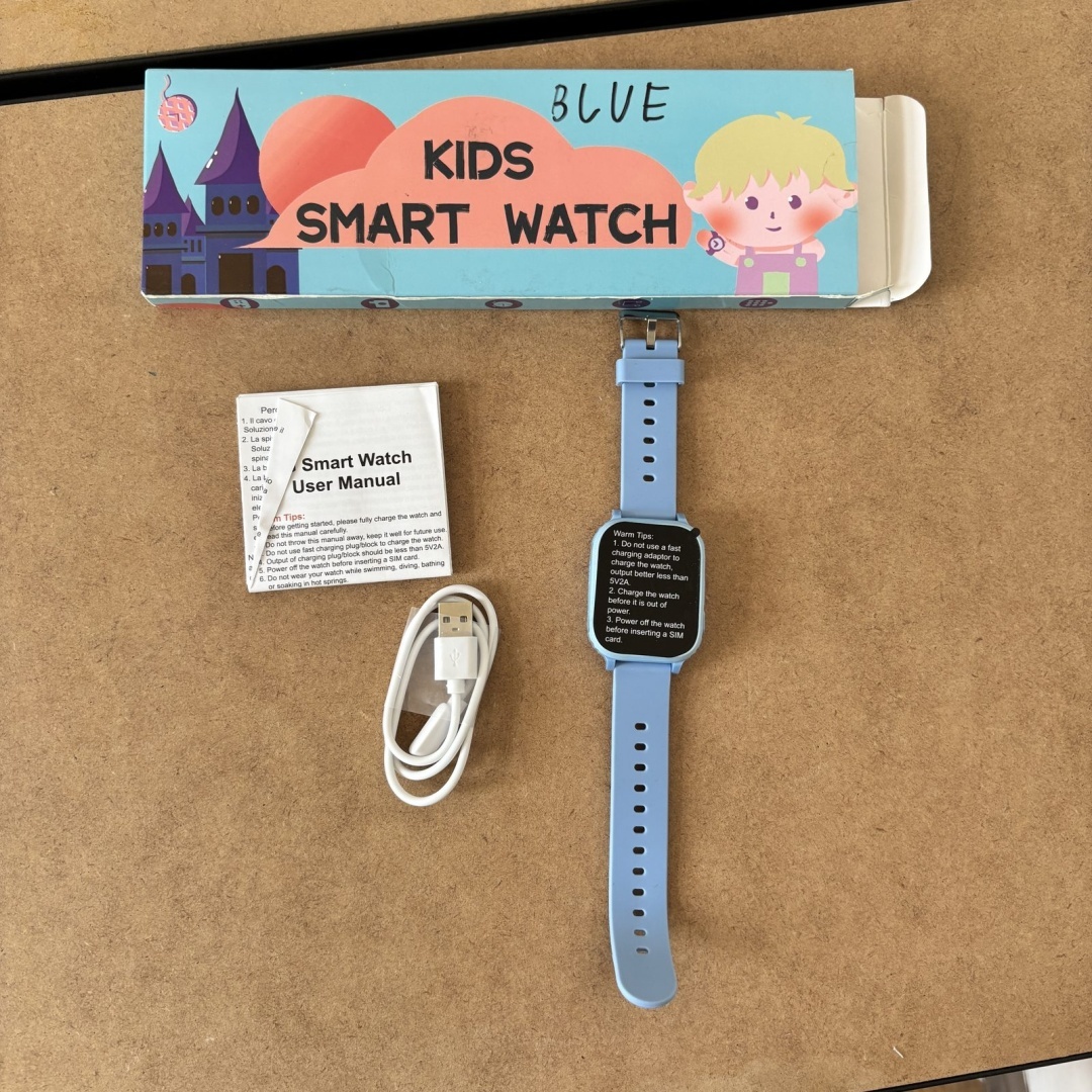 Dziecięcy smartwatch z niebieskim paskiem