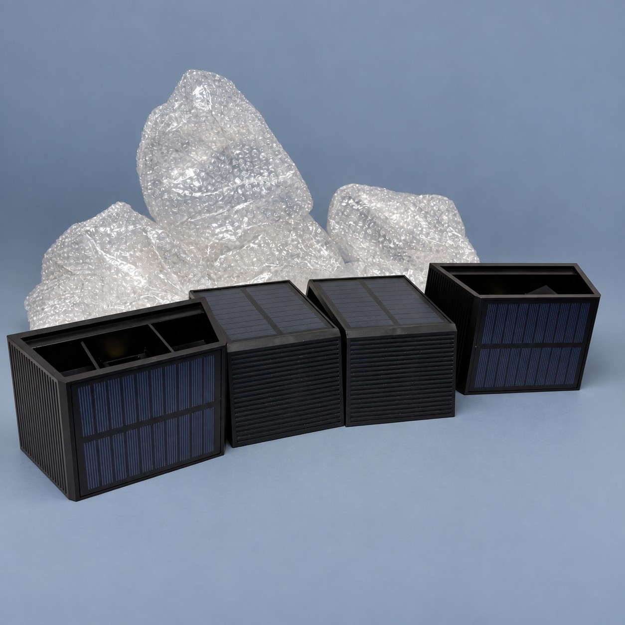 Lampy solarne T-Sun TY-TY10001 na miękkim niebieskim tle.