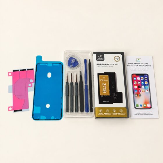 Bateria do iPhone XS Max z akcesoriami na kremowym tle.