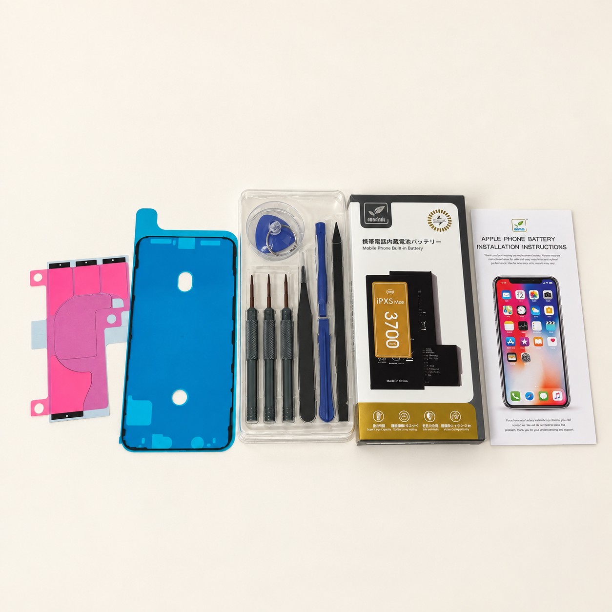 Bateria do iPhone XS Max z akcesoriami — aranżacja poglądowa AI na jasnym tle