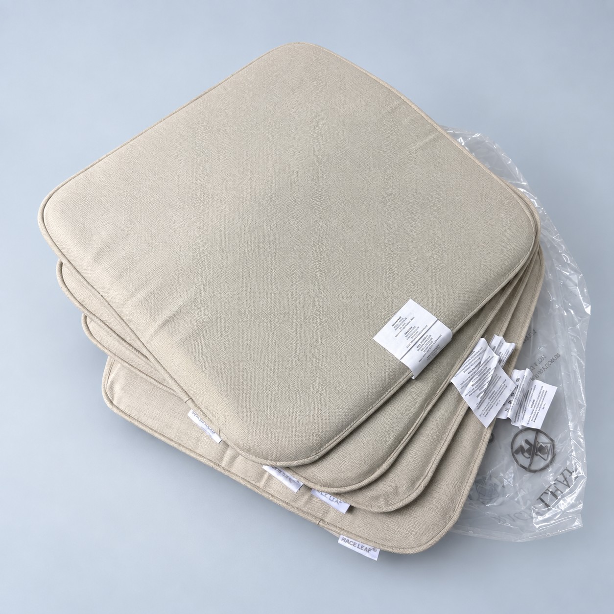 Zestaw 4 poduszek Memory Foam Race Leaf na soft blue.