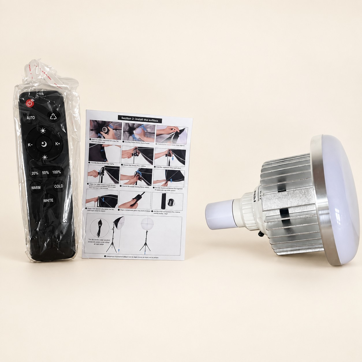 Lampa Studyjna LED E27 85W 2700-6400K z Pilotem do Softboxa — aranżacja poglądowa AI na jasnym tle
