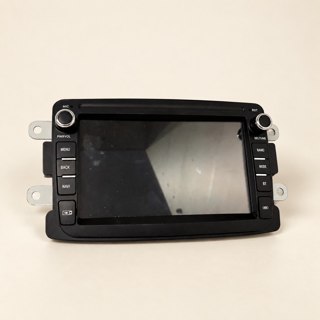 Radio samochodowe Inefala — aranżacja poglądowa AI na jasnym tle