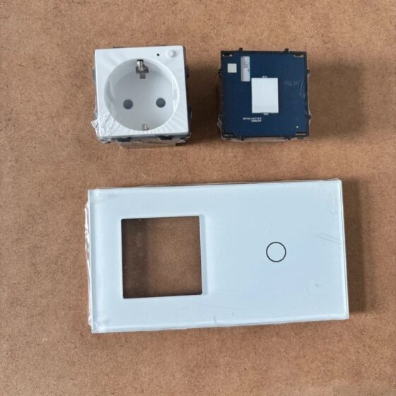 Gniazdo Schuko 16 A z dotykowym włącznikiem i USB