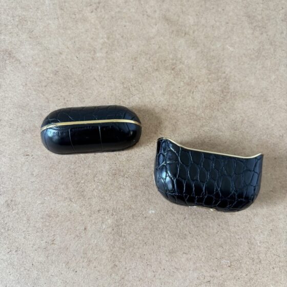 IDeal of Sweden Jet Black Croco etui na AirPods
