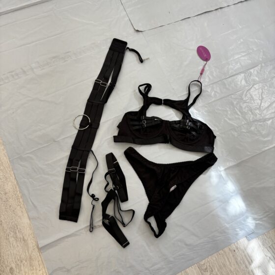 Komplet bielizny Avidlove 5-częściowy - czarny harness/caged, rozmiar M (NOWY)