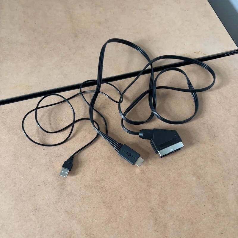 Konwerter przewodowy Scart-HDMI z zasilaniem USB