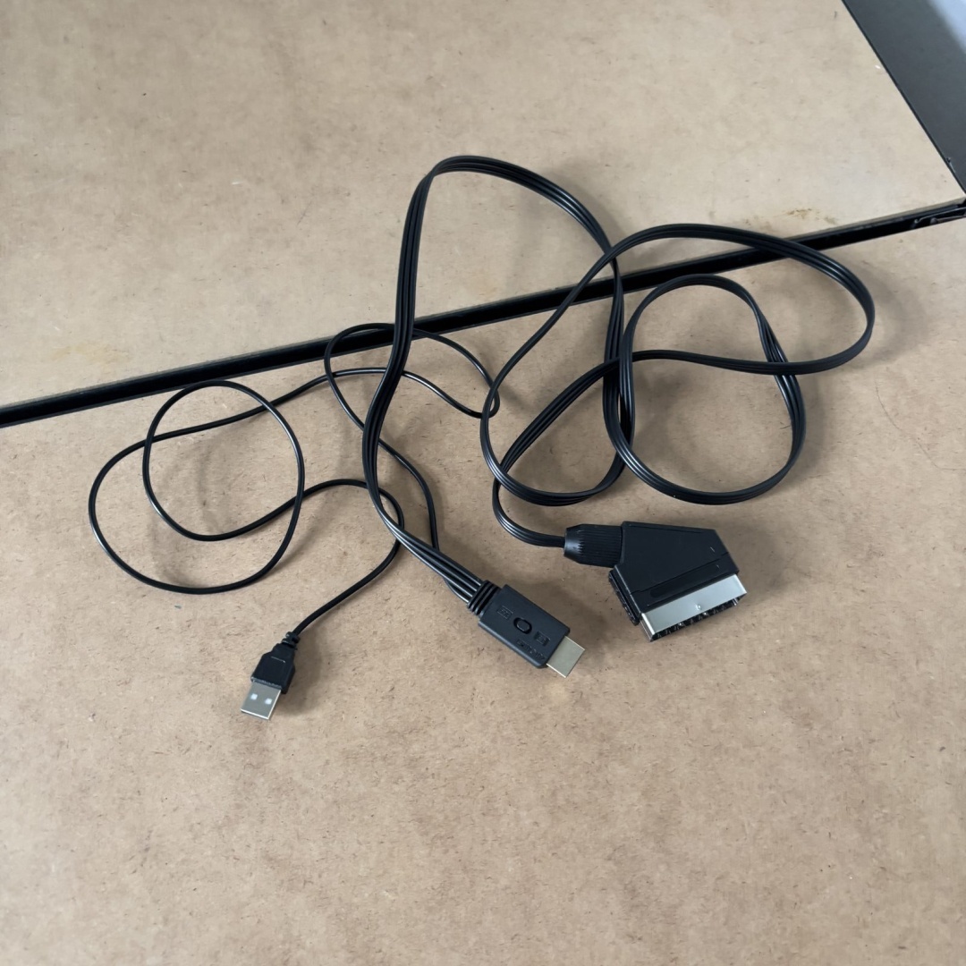 Konwerter przewodowy Scart-HDMI z zasilaniem USB