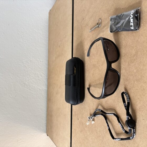 Linvo okulary sportowe z etui i paskiem