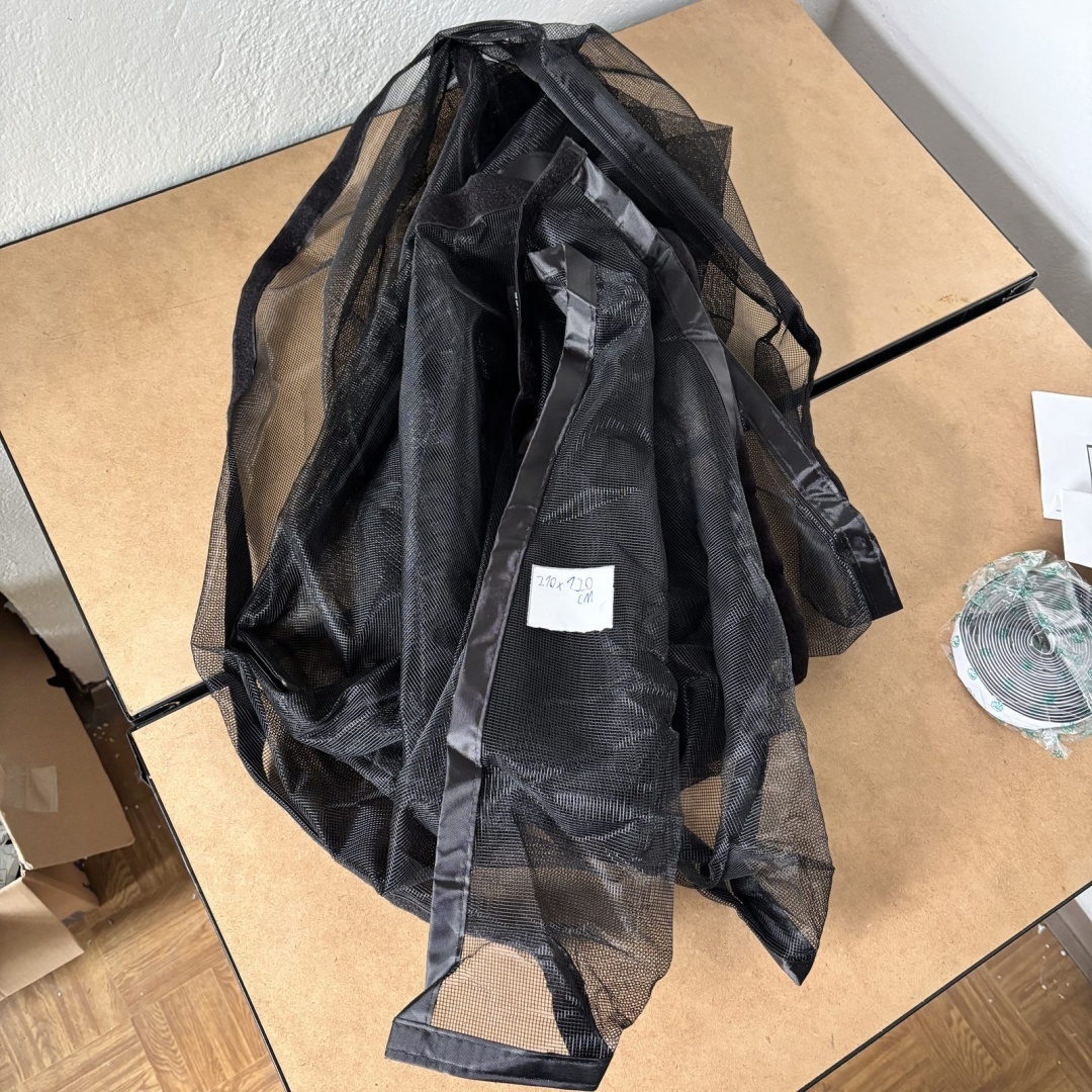 Moskitiera magnetyczna na drzwi 210 × 120 cm, czarna - obrazek 2