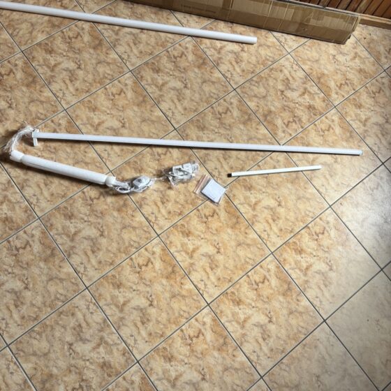 Narożna lampa podłogowa LED biała