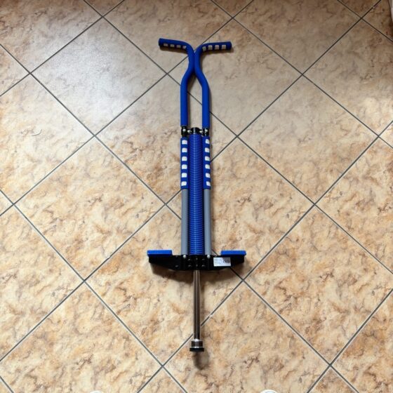 Relaxdays 10047406 niebieski pogo stick dla dzieci 25-60 kg