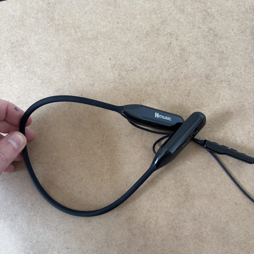Słuchawki przewodowe typu neckband z mikrofonem - obrazek 2