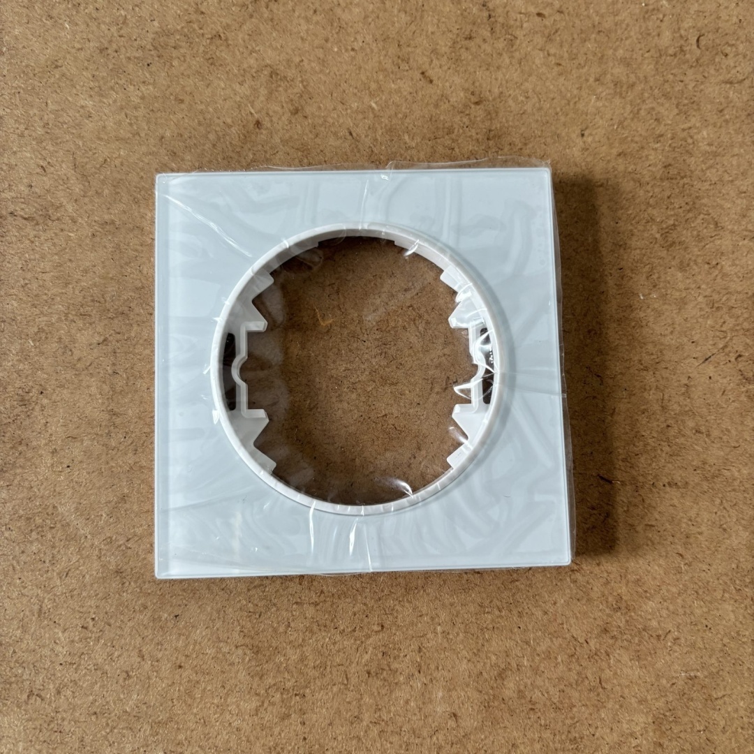 Szklane gniazdo Schuko cnBingo z USB, czarne - obrazek 2