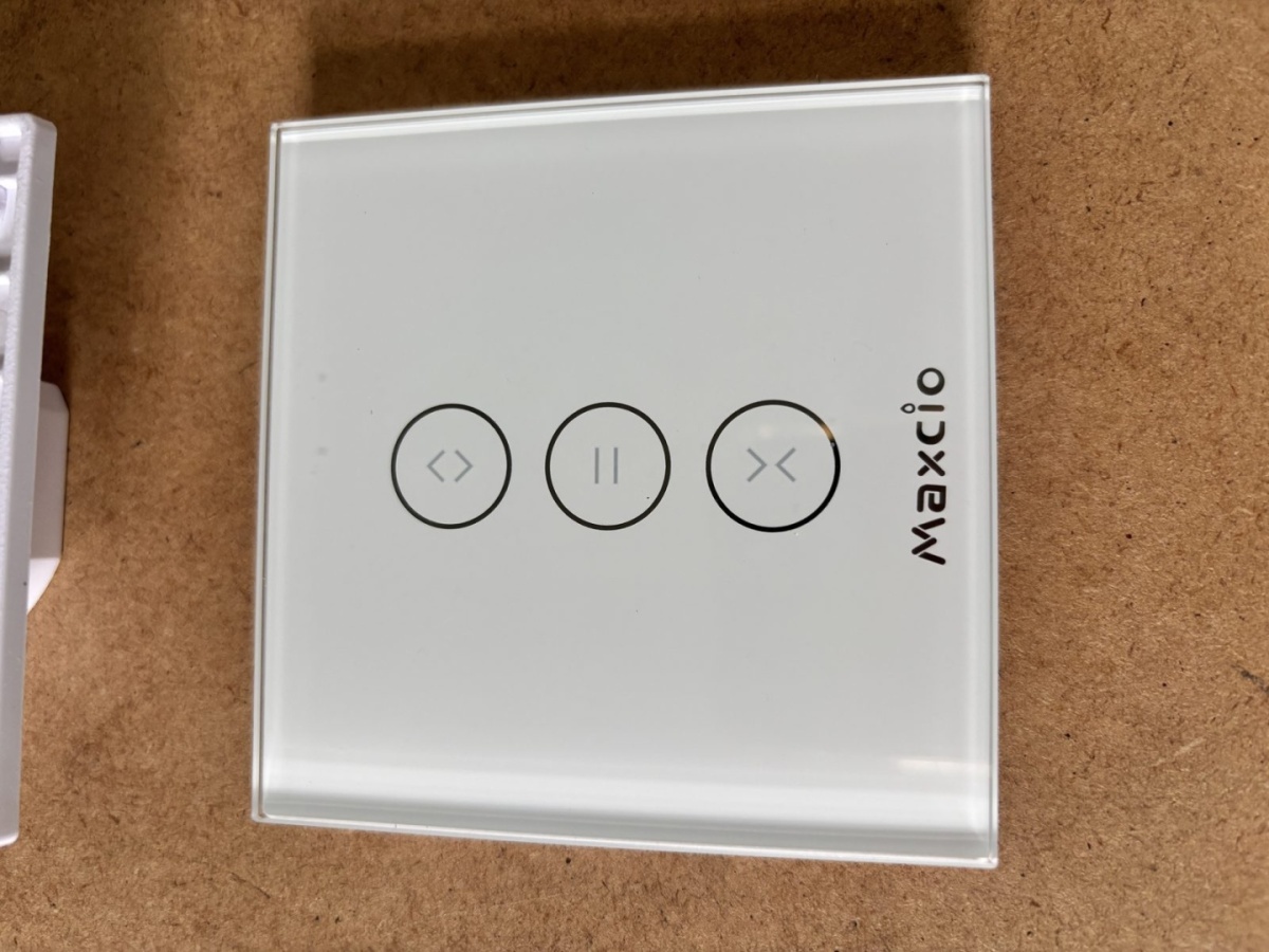 Szklany sterownik Wi-Fi do zasłon Maxcio, czarny - obrazek 2