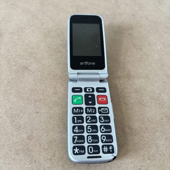 Telefon klapkowy Artfone z przyciskiem SOS