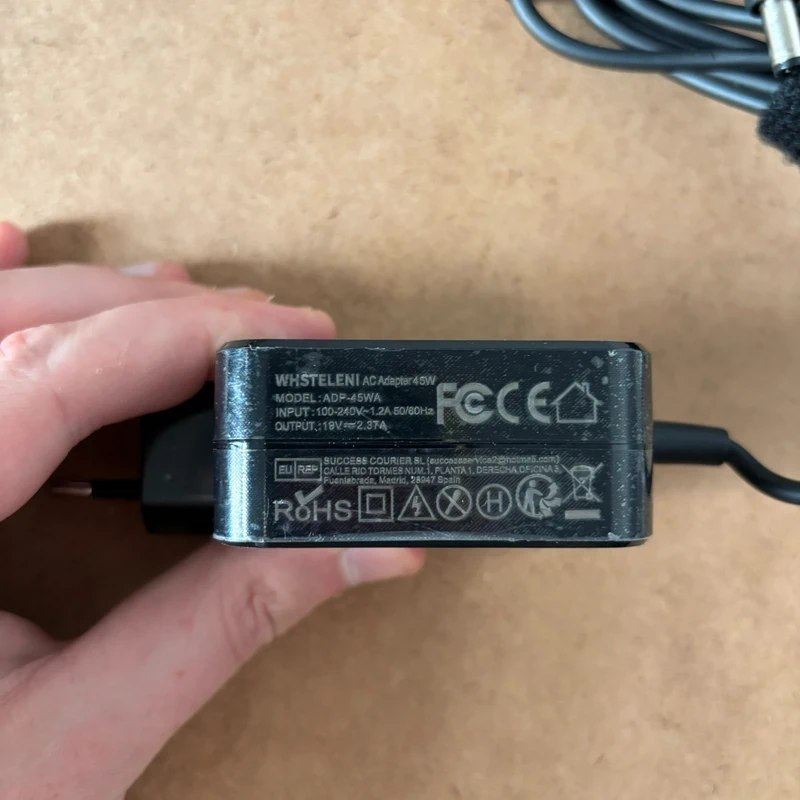 Whsteleni zasilacz laptopowy 45 W 19 V 2,37 A - obrazek 3
