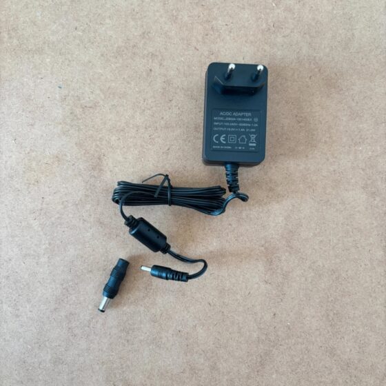 Zasilacz JZB024-1501400EX 15 V 1,4 A 21 W z wtykiem DC